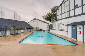 Dallas Unit with Pool Access - 9 Mi to Dtwn!